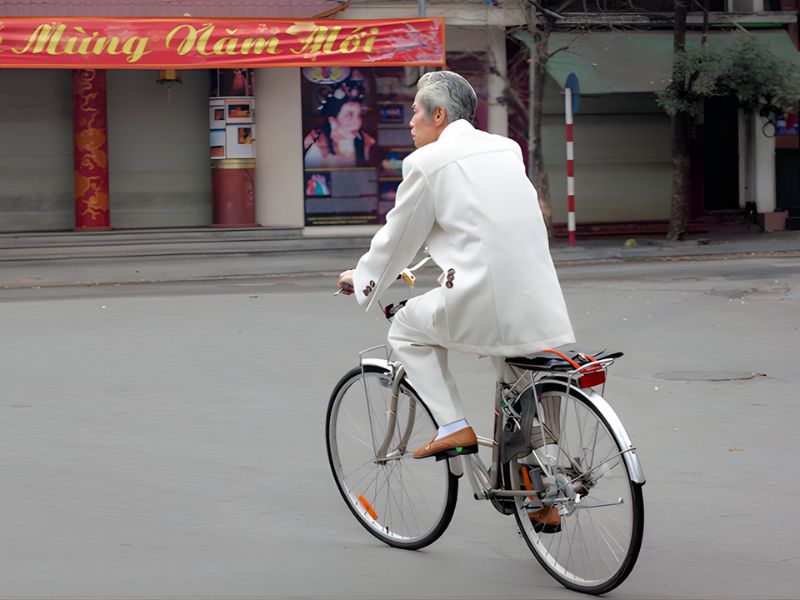 Cách Chạy Xe Đạp Cho Người Mới Bắt Đầu Đúng Kỹ Thuật 9 Đạp đều, không siết chặt tay giúp bạn đạp xe cân bằng hơn