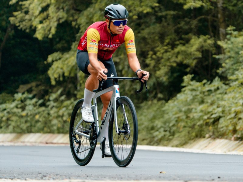 Tư Thế Đạp Xe Đúng Cách: Đạp Không Mỏi, Tránh Chấn Thương 7 Duy trì tư thế đúng rất quan trọng với các tay đua chuyên nghiệp