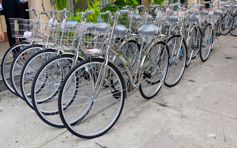 Báo NTNNĐiện tử Dân Việt và nhà tài trợ tặng xe đạp cho học sinh vùng cao  Nghệ An