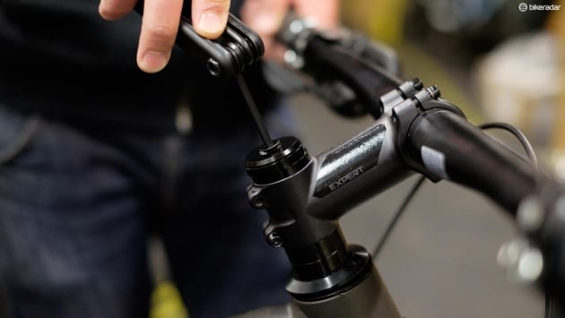 Tuyển dụng nhân viên cấp dưới thi công ráp thay thế và phục vụ xe đạp điện  Xe giẫm thế giới