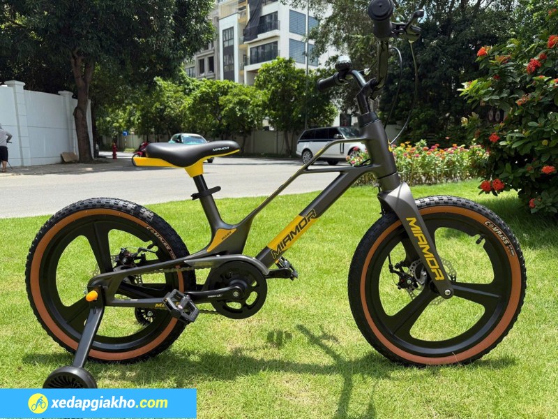 Các Loại Phụ Tùng Xe Đạp Trẻ Em Mà Bạn Nên Biết 2 Bánh xe vành đúc có độ cứng, chắc chắn