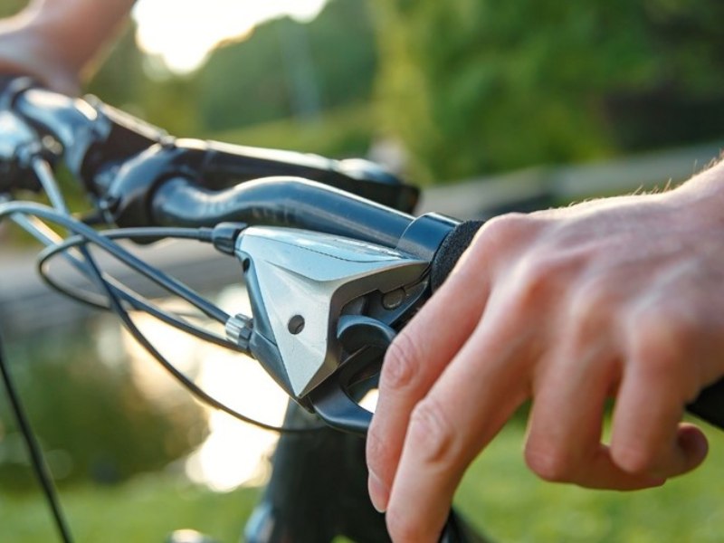 Cách Lắp Phanh Xe Đạp Trẻ Em Đúng Chuẩn 3 Kiểm tra lại tay phanh trước khi cho trẻ sử dụng