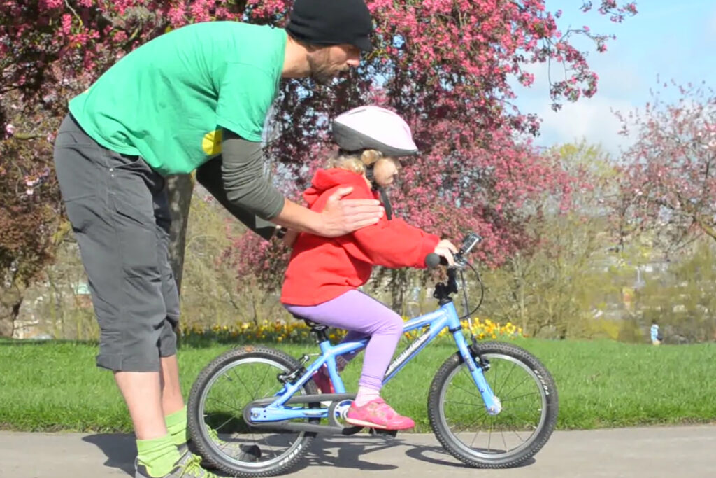 Cách dạy con bạn đi xe đạp đơn giản và hiệu quả nhất 
