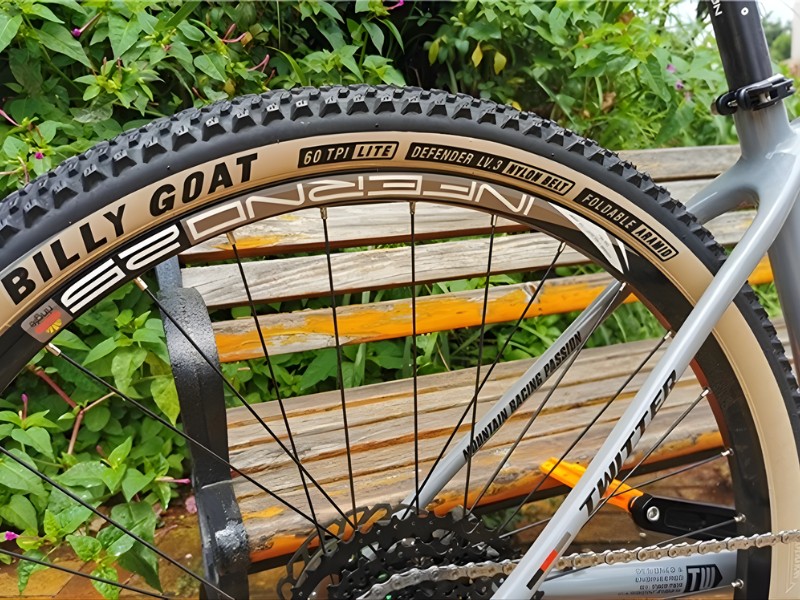 7 Lưu Ý Đạp Xe Trời Mưa Không Nên Xem Nhẹ 7 Lốp xe dày tăng ma sát khi di chuyển