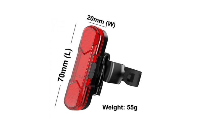 Đèn AS1010 được trang bị pin sạc tích hợp và cổng USB tiện lợi, cho phép sạc dễ dàng từ nhiều thiết bị khác nhau