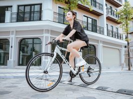 Xe đạp touring thiết kế thể thao, khỏe khoắn