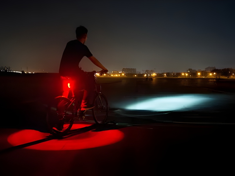 Bộ Đèn Xe Sạc Trước Sau 4 Bộ đèn xe sạc trước sau thiết kế nhỏ gọn, sạc USB tiện lợi