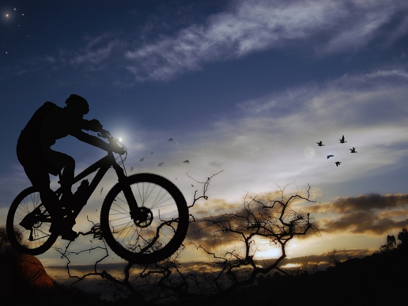 Bộ Đèn Xe Sạc Trước Sau 5 Đèn trước sử dụng bóng LED cho công suất cao