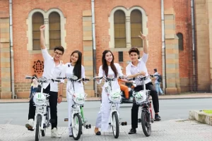 Xe dap hoc sinh quan 5