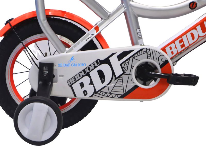 Xe Đạp Trẻ Em Beiduofu BDF B124 12 Inch 11 Xe trang bị thêm hai bánh phụ phía sau giúp các bé tập đi an toàn