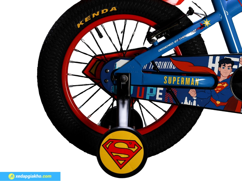 Xe Đạp Trẻ Em Thống Nhất Superman 12 Inch 8 Bánh xe 12 inch nhỏ gọn phù hợp với bé 3 tuổi