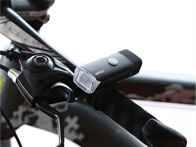 Đèn Pin Machfally Cao Cấp 8 Khi tham gia giao thông, đèn pin xe đạp cực kỳ quan trọng giúp người đạp xe an toàn