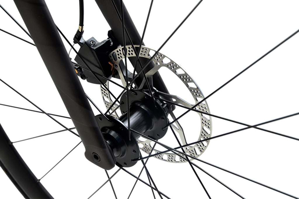Phanh đĩa cơ heo dầu và đùm xe đạp sử dụng chất liệu hợp kim nhôm, bạc đạn
