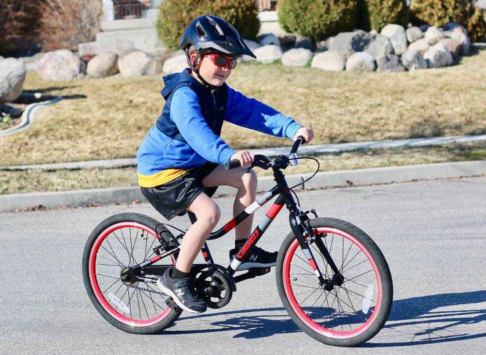 Trẻ em từ 7 - 10 tuổi sẽ phù hợp những mẫu xe đạp trẻ em 20 Inch