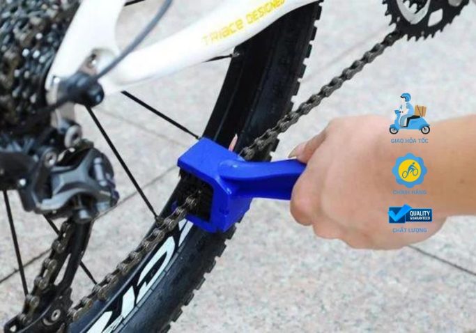 Cọ vệ sinh xích xe đạp là phụ kiện giúp xích xe đạp sạch và hoạt động mượt mà hơn