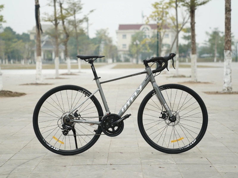 Nên Mua Xe Đạp Khung Nhôm Hay Carbon? 4 Trọng lượng khung nhôm nhẹ, dễ điều khiển