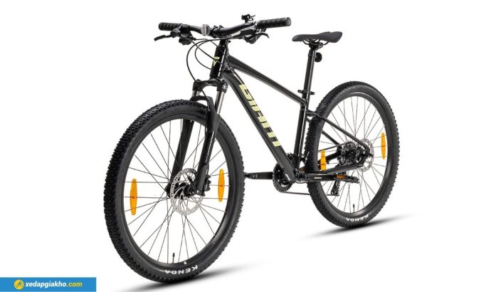 Xe Đạp Địa Hình MTB Giant Talon 3 29 Inch sở hữu bộ lốp Kenda có đường kính 29 inches, bám đường tốt và chống mài mòn