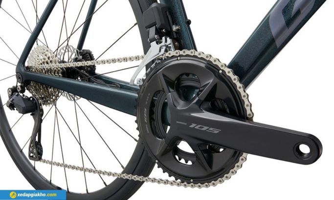 Bộ truyền động Shimano 105 Di2 giúp xe chuyển số mượt mà