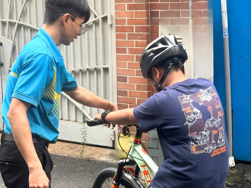 Shop Phụ Kiện Xe Đạp TP.HCM Chính Hãng, Giá Rẻ 6 Nhân viên tư vấn kỹ thuật chi tiết cho người dùng