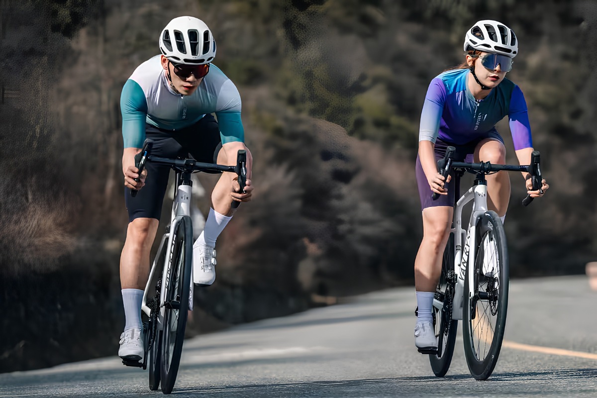 Road Bike Là Gì? Top 5 Xe Đạp Đua Hot Đáng Mua 10 Mặc quần áo thoải mái, trang bị phụ kiện đầy đủ