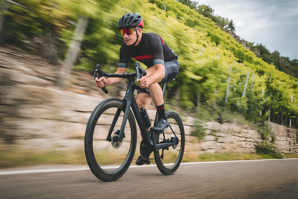Road Bike Là Gì? Top 5 Xe Đạp Đua Hot Đáng Mua 3 Road bike thiết kế khí động học mang đến trải nghiệm lướt gió êm