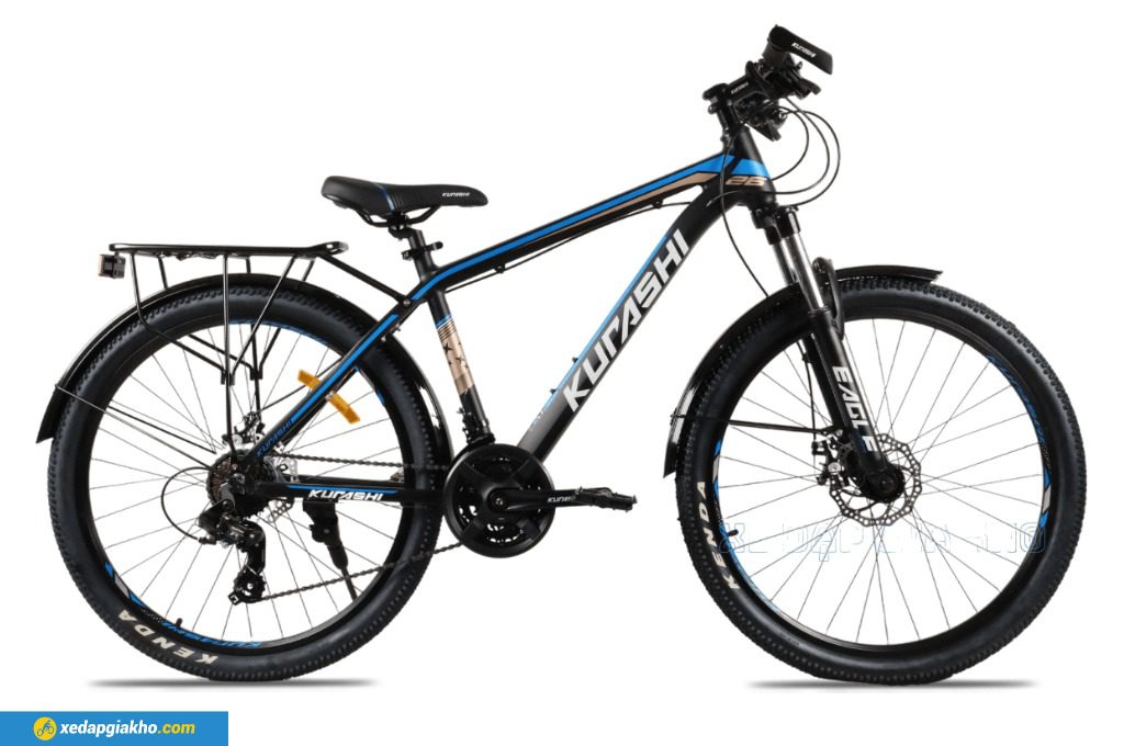 Yên xe được bọc da êm ái