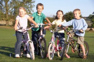 Đạp xe là hoạt động mang lại nhiều lợi ích về mặt thể chất lẫn tinh thần của trẻ