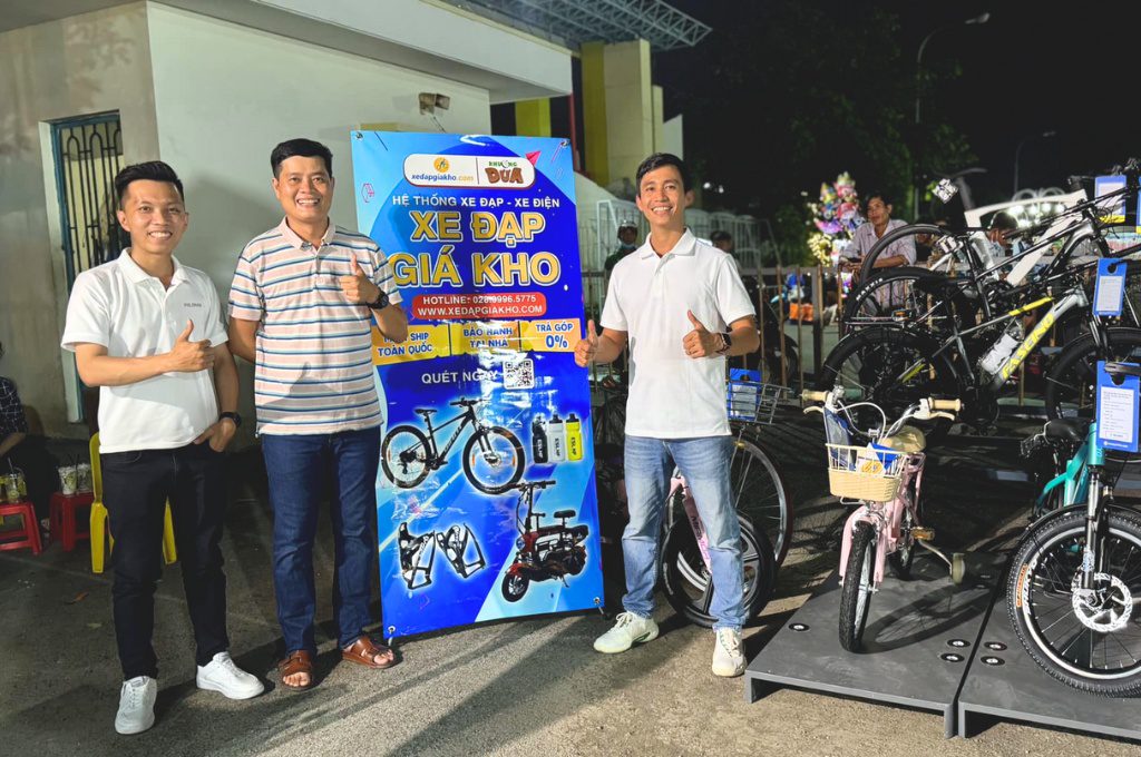 Dưới sự hỗ trợ nhiệt tình từ Khương Dừa, Xe Đạp Giá Kho đã có mặt tại Hội Quán Ngôi Sao Miệt Vườn