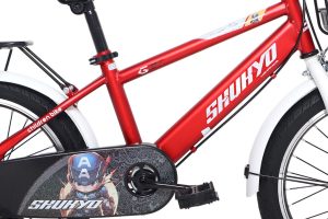 Khung xe được làm từ thép vững chắc, với khả năng chịu lực tốt và đảm bảo an toàn cho bé