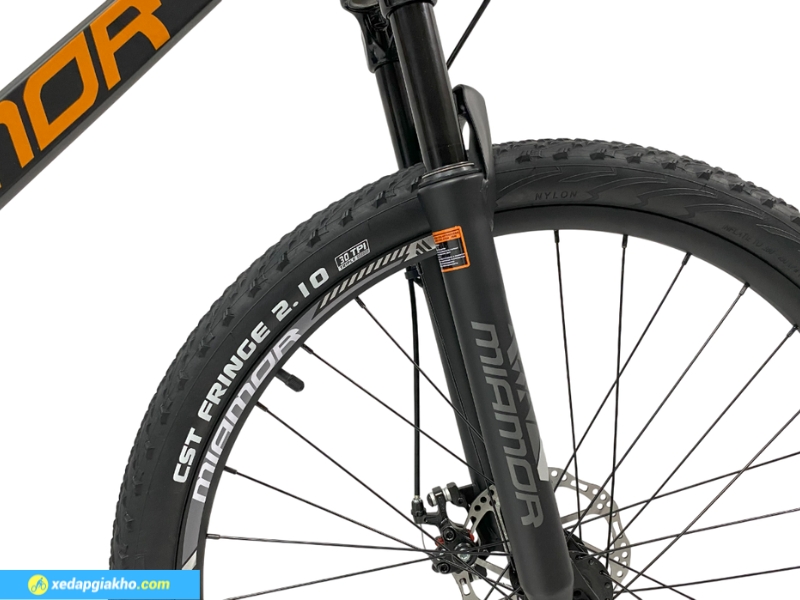 Bánh xe CST 27.5X2.10, khả năng bám đường tốt