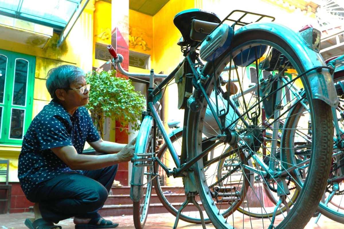 Người Đàn Ông Giữ Cả “Lịch Sử Xe Đạp” Trong Nhà 4 Xe đạp Mercier – thương hiệu Pháp nổi bật thế kỷ trước