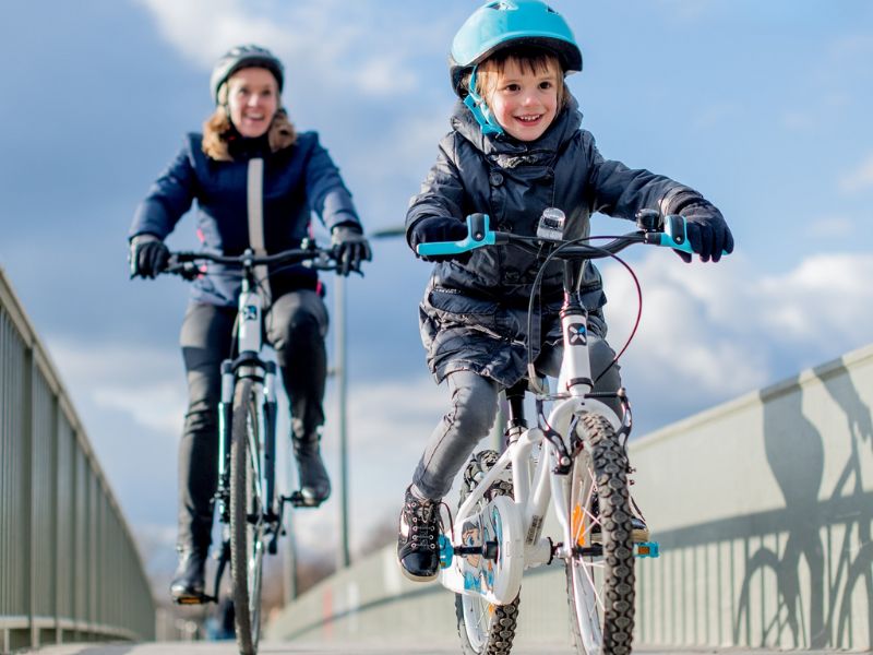 Gợi Ý Mẫu Xe Đạp 4 Bánh Cho Bé Giá Rẻ, An Toàn 9 Trang bị phụ kiện an toàn cho bé đạp xe tự tin