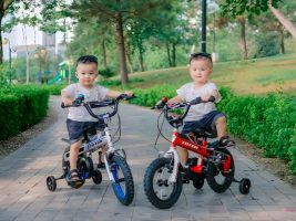 Xe đạp 4 bánh phù hợp cho các bé mới tập đi xe