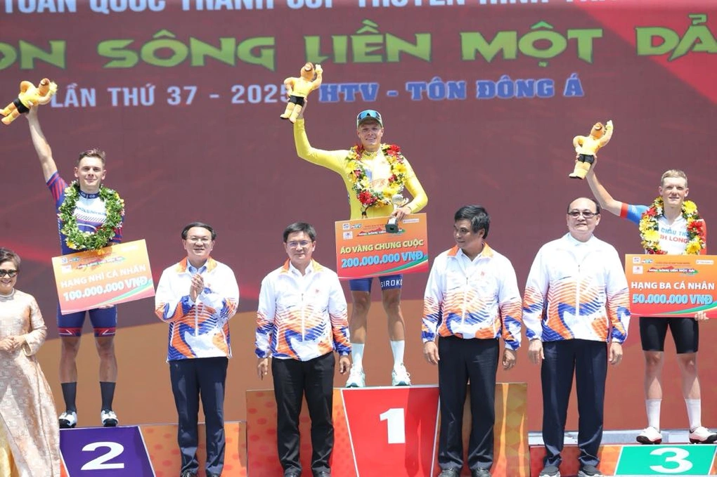 Mikhail Fokin giành áo vàng chung kết xe đạp đua, đứng hạng nhất năm 2025 toàn giải thưởng
