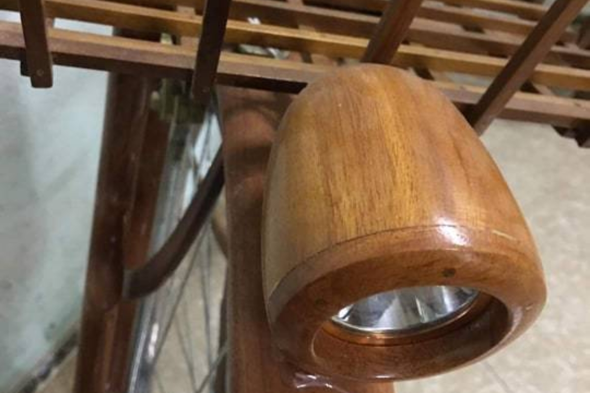 Cận Cảnh Xe Đạp Gỗ 10 Triệu Gây Chấn Động Mạng Xã Hội 19 Chế tạo đèn bin tỉ mỉ, tính năng phát sáng tốt