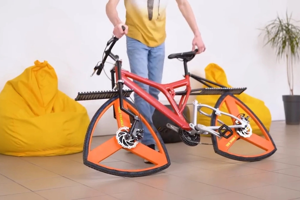 Bánh Xe Đạp Tam Giác – Và Cái Kết Bất Ngờ 2 Chiếc xe bánh tam giác vẫn lăn mượt khiến ai cũng bất ngờ