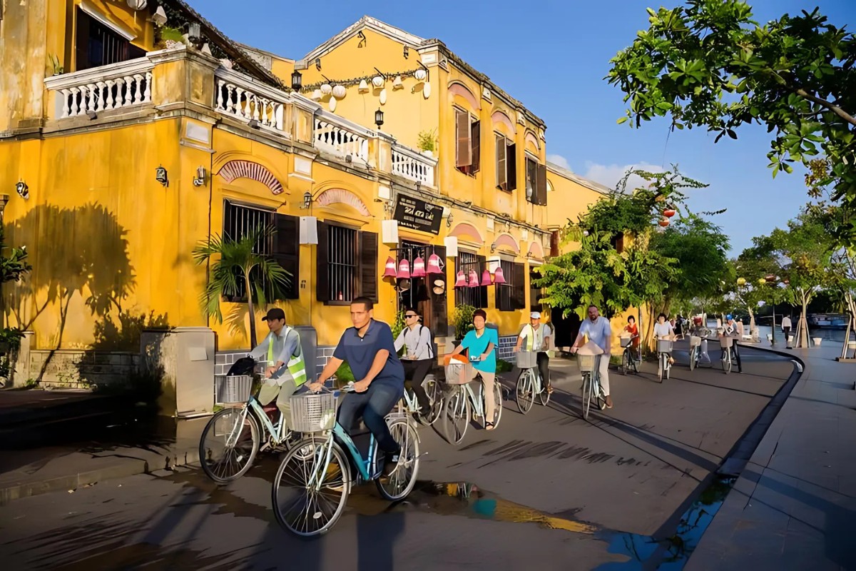 Hội An Lọt Top 5 Điểm Đến Cho Người Yêu Xe Đạp 1 Đạp xe tại Hội An với khung cảnh thơ mộng