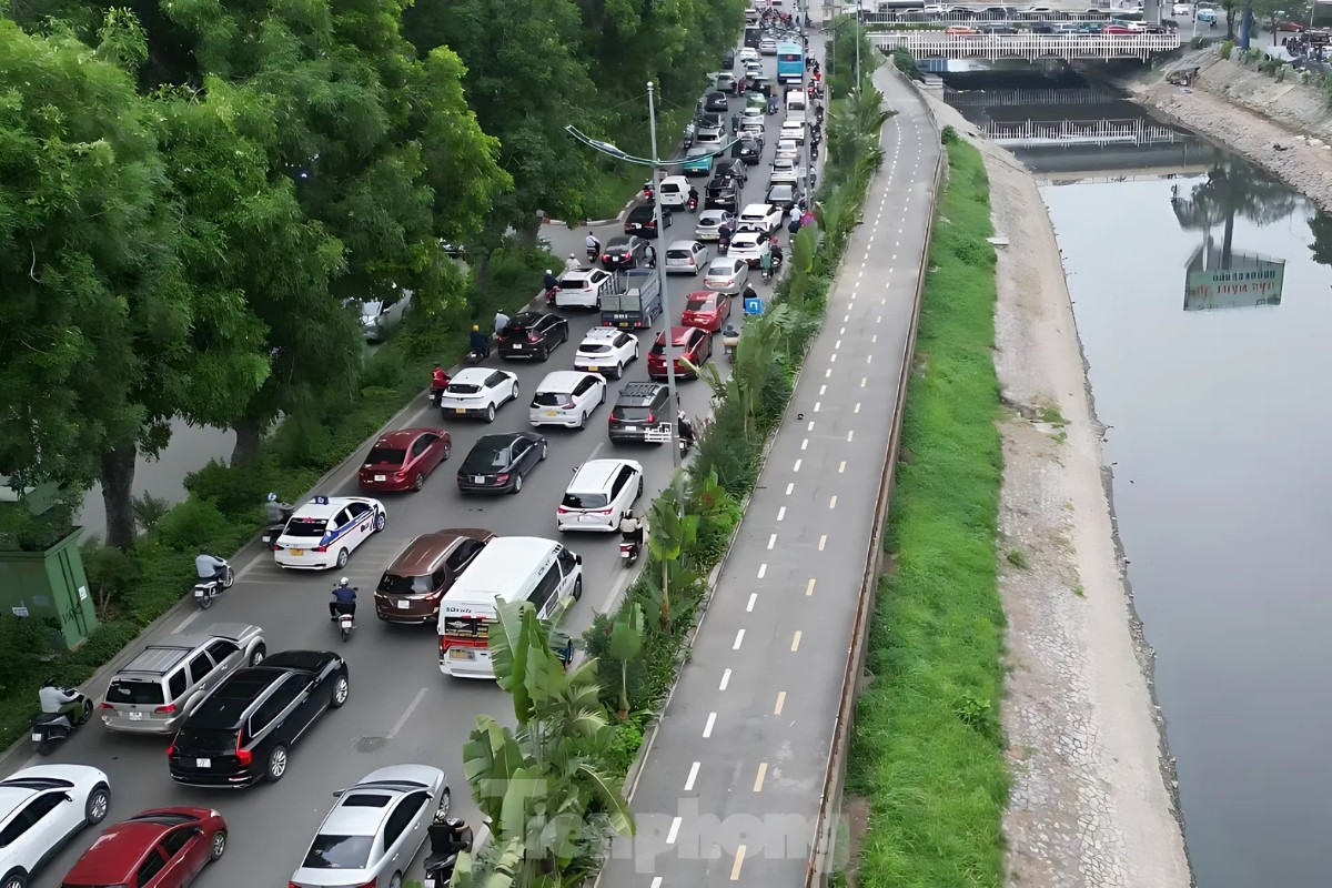 Tại Sao Đường Dành Cho Xe Đạp Không Một Bóng Người? 2 Đoạn đường vắng không một bóng người đi xe đạp