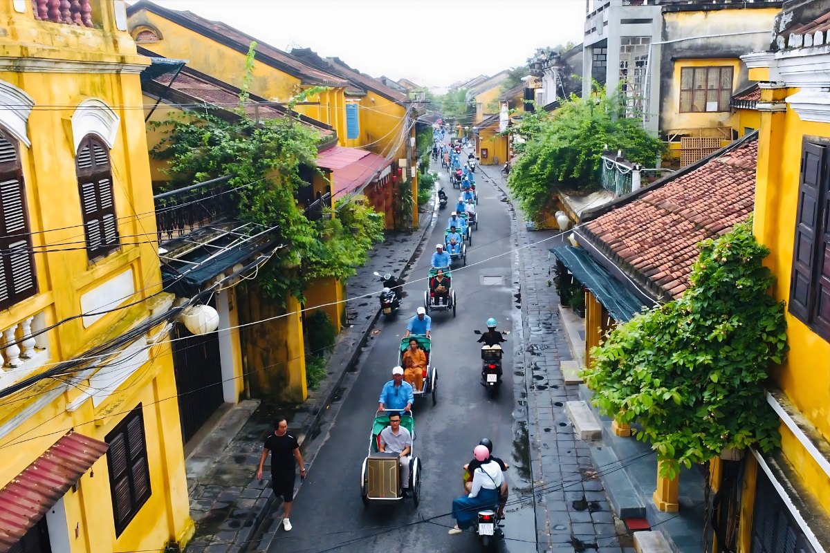 Hội An Lọt Top 5 Điểm Đến Cho Người Yêu Xe Đạp 2 Khung cảnh cổ kính tại Hội An