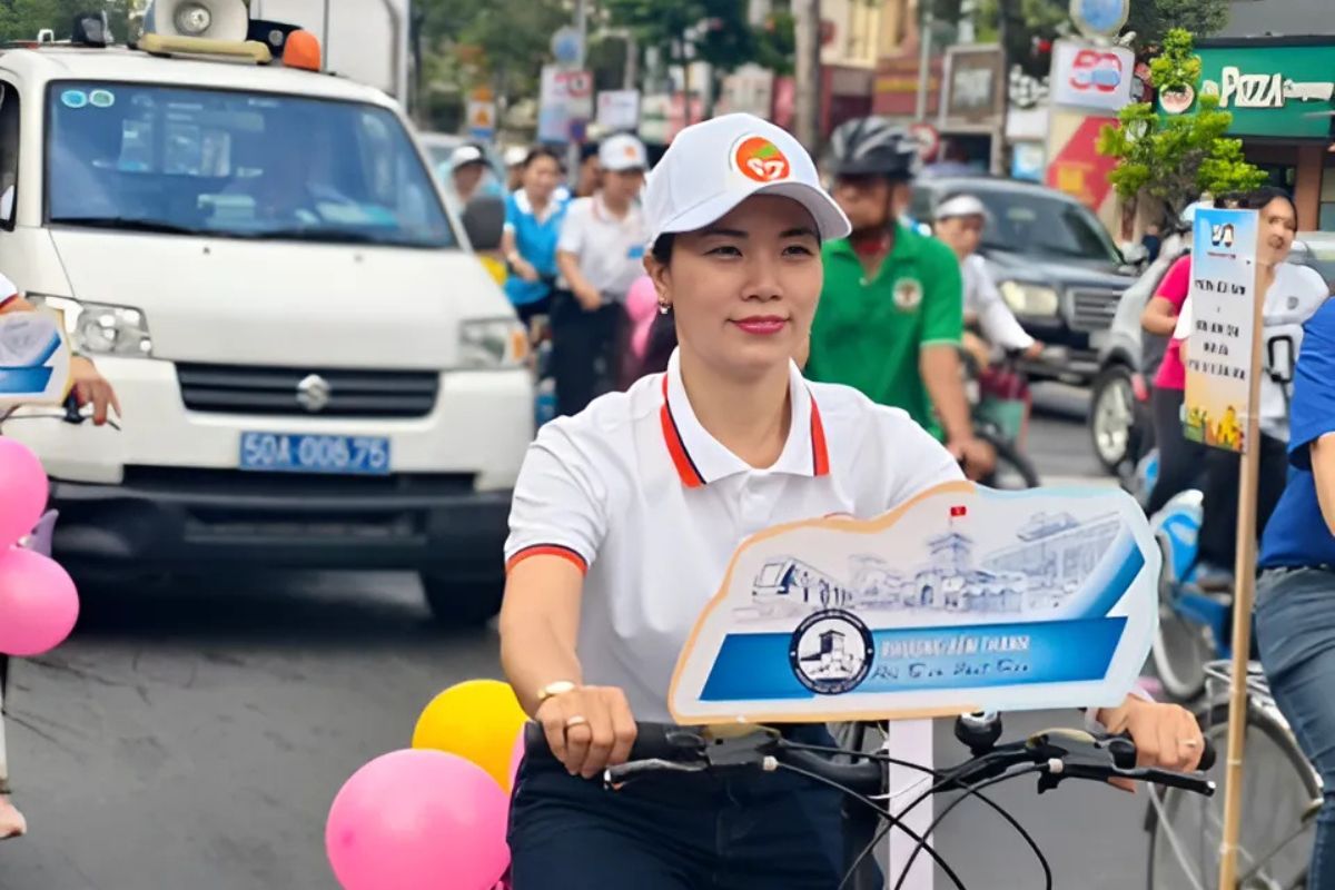 Diễu Hành Đạp Xe Mừng Thành Lập Phường Bến Thành 3 Buổi diễn hành có sự tham gia của nhiều lứa tuổi