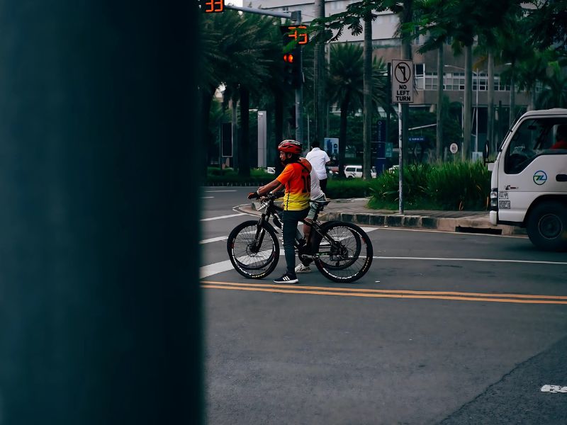 Kinh Nghiệm Cho Người Mới Chơi Xe Đạp Từ A Đến Z 14 Chấp hành luật giao thông kể cả đi xe đạp
