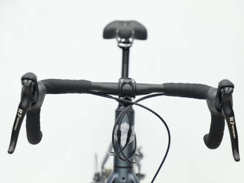 Ghi đông cong, tay đề lắc, dáng thể thao cuốn hút