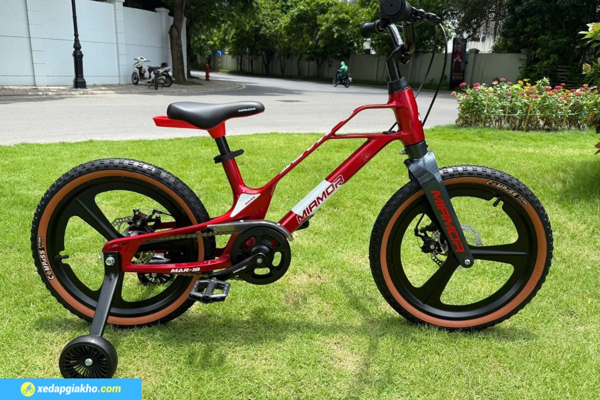 Xe Đạp Trẻ Em Bé Trai RoyalBaby Miamor Mars 18 Inch (Vành Đúc) 4 Xe Đạp Trẻ Em RoyalBaby Miamor Mars 18 Inch Màu Đỏ