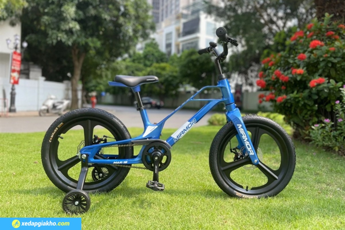 Xe Đạp Trẻ Em Bé Trai RoyalBaby Miamor Mars 18 Inch (Vành Đúc) 7 Xe Đạp Trẻ Em RoyalBaby Miamor Mars 18 Inch Màu Xanh Dương