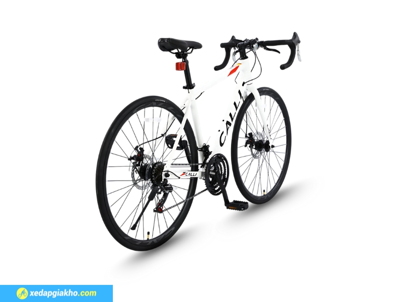 Xe Đạp Đua Calli R2.0 Pro - Khung nhôm, Shimano 18 Kích thước bánh 700C phổ biến ở các dòng xe đạp đua giúp lăn bánh nhanh chóng