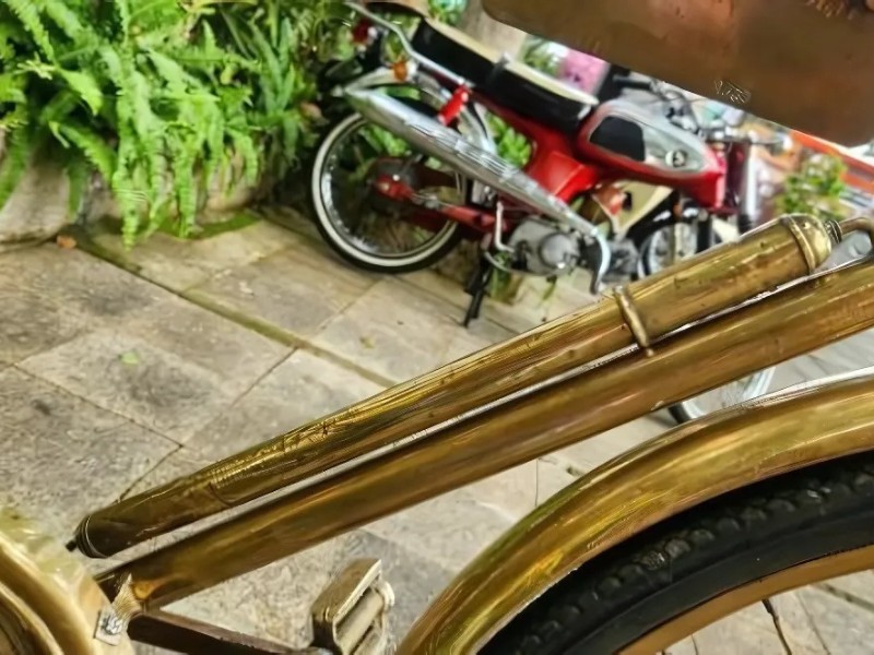 Xe Đạp Việt Nam Có Giá 1,5 Tỷ Đồng 4 Toàn bộ chiếc xe làm từ vật liệu đồng thau vàng óng