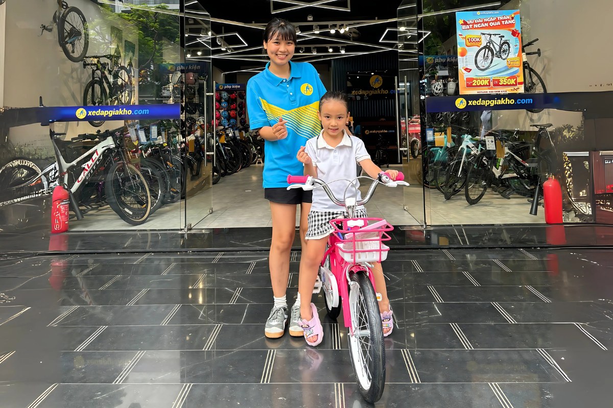 Xe đạp 2 bánh tiêu chuẩn phù hợp dành cho các bé học tiểu học, đã thành thạo việc đạp xe