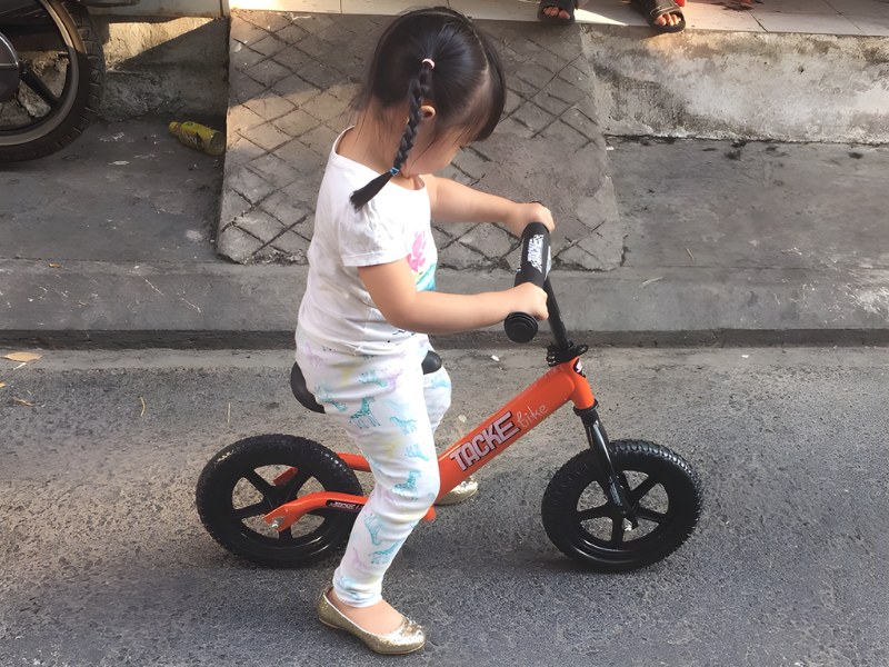 Cách Giữ Thăng Bằng Khi Đi Xe Đạp Ai Cũng Làm Được 5 Bạn có thể cho bé thử bắt đầu với xe thăng bằng
