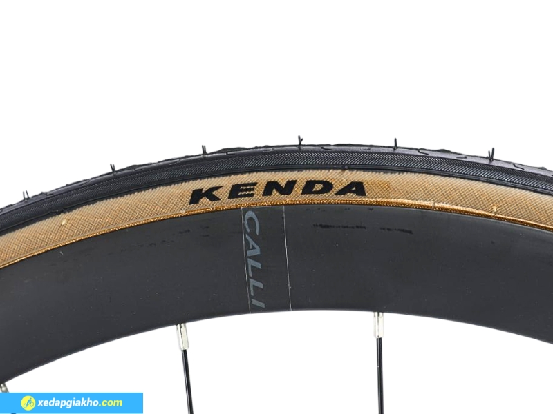 Xe Đạp Đua Calli Premium S - Khung Nhôm, Shimano Tiagra 4700 15 Bánh xe 700x25C tốc độ cao, bám đường tốt giữ thăng bằng ổn định