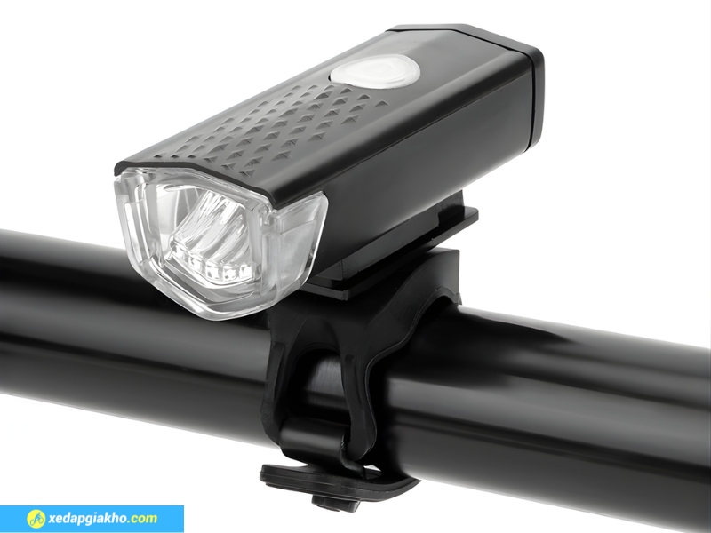 Đèn Trước Xe Đạp Độ Sáng 300 Lumens 8 Đèn trước xe đạp giúp người lái nhìn rõ đường phía trước